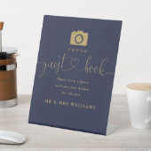 Foto Guest Book Navy Blue und Gold Script Sockelschild (In SItu)