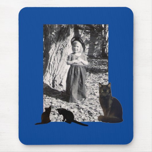 Foto Halloween Costumed Child Black Cats on Blue Mousepad (Vorne)