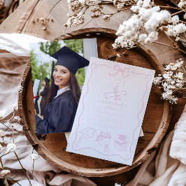 Foto Handgezeichnete Illustriert-rosa Absolventen Einladung