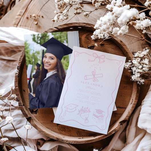 Foto Handgezeichnete Illustriert-rosa Absolventen Einladung