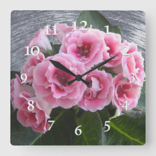 Foto. Helles Bouquet mit rosa Blume. Quadratische Wanduhr