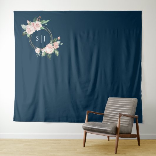 Foto-Hintergrund der Blush Floral Navy Wandteppich (Beispiel (Horizontal))