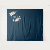 Foto-Hintergrund der Blush Floral Navy Wandteppich (Vorderseite (Horizontal))