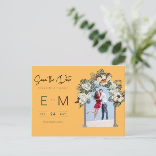 Foto Hochzeit Save the Date Yellow Tropical Floral Postkarte (Stehend Vorderseite)