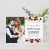 Foto Hochzeit von Watercolor Floral Burgundy Einladung (Stehend Vorderseite)