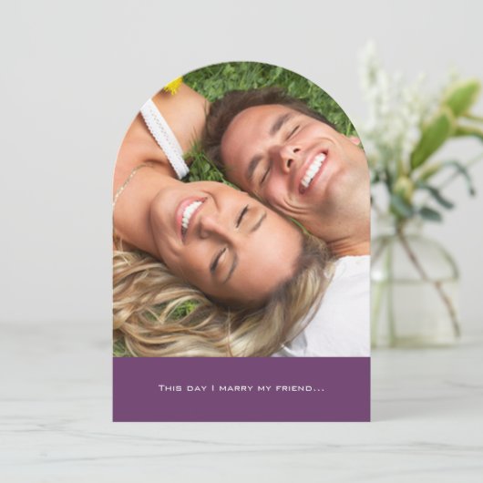 Foto Ich heirate meine Friend Quote Typografie Hoc Einladung (Stehend Vorderseite)