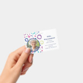 Foto ID des modernen Lehrerassistenten Ausweis (Handheld)