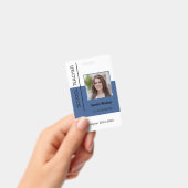 Foto-ID eines Mitarbeiters oder Studenten blau Ausweis (Handheld)