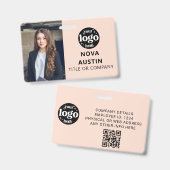 Foto-ID für rosa Mitarbeiter mit QR-Code-Logo Ausweis (Vorder- & Rückseite)