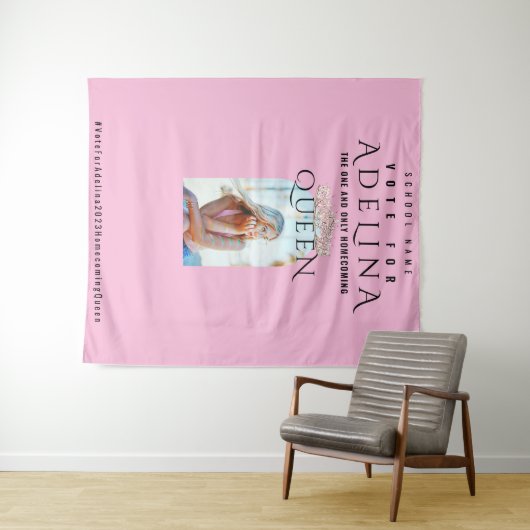 Foto im Hintergrund des Vote Homecomoming Queen Pi Wandteppich (Beispiel (Horizontal))