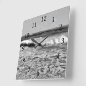 Foto im Schwarzen und Weißen Ozean 177 Quadratische Wanduhr (Winkel)