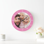 Foto in der Familie mit moderner Script-Großuhr Große Wanduhr (Zuhause)