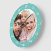 Foto in der Familie mit moderner Script-Großuhr Große Wanduhr (Winkel)