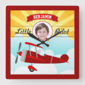 Foto-Kinderraum des Red Airplane Kleine Pilotenbez Quadratische Wanduhr (Vorderseite)