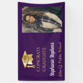 Foto Lila Gold Glückwunsch Graduierungsname | Schu Banner (Vertikal)
