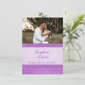 Foto Lilie Stil lila Hochzeitseinladung Einladung (Stehend Vorderseite)