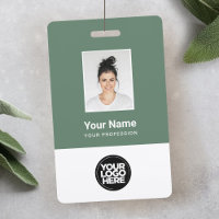 Foto, Logo, Name des Mitarbeiters auf Seite Grün