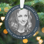Foto-Memorial | Navy Blue Foto Tribute Christmas Ornament<br><div class="desc">Moderne, schlichte Weihnachtsbaumschmuck zum Foto in einem modernen minimalistischen Design in marineblau. Das Template-Design kann leicht mit Ihrem eigenen Foto und Text personalisiert werden, um eine besondere Hommage an Ihre Lieben oder als Teil ihrer Beerdigung, Gedenkfeier oder Feier des Lebens zu schaffen. Das abgebildete Bild dient nur zur Veranschaulichung, um...</div>