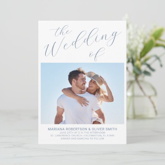 Foto Minimalistisch Dusty Blue Script Wedding Einladung (Stehend Vorderseite)