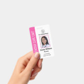 Foto mit dem Logo für personalisierte Krankenhausm Ausweis (Handheld)