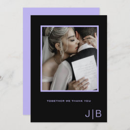 Foto mit einfachem Skript, schwarz und lavender, M Dankeskarte