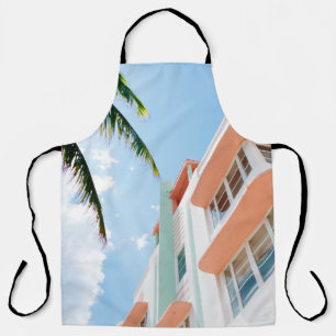 FOTO MIT GERINGEM WINKEL AUS WEISS UND ORANGE SCHÜRZE