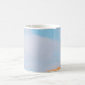 Foto mit Liegestühlen und Sonnenschirm Kaffeetasse (Mittel)