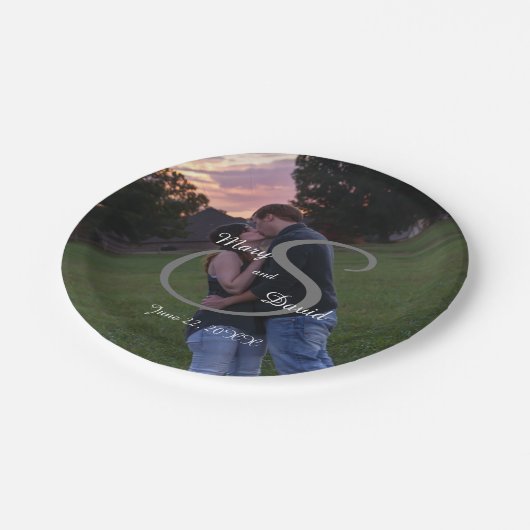 Foto mit Monogram Wedding Pappteller (Schrägansicht)