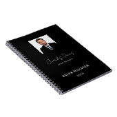 Foto mit Schwarz-weißer Bezeichnung Notizblock (Rechte Seite)