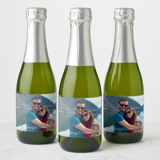 Foto mit Text am unteren Rand Mini-Champagner Schaumweinetikett (Flaschen)