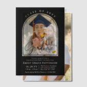 Foto Modern Arch Graduate Script Graduate Party Pergament Einladungen (Versatz (Ehepaar))