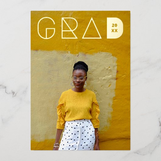 Foto Modern Grad Letters Gold Foil Abschluss Folieneinladung (Vorderseite)