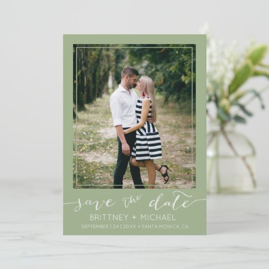 Foto Modern Sage Green Save the Date (Stehend Vorderseite)