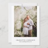 Foto Moderne Minimalistische Skripthochzeit Einladung (Rückseite)