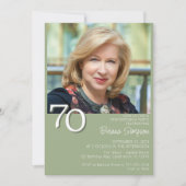 Foto Moderne Minimalistische Szene Grün 70. Geburt Einladung (Vorderseite)