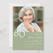 Foto Moderne Minimalistische Szene Grün 80. Geburt Einladung (Vorderseite)