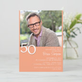 Foto Moderner Minimalistischer Pfirsich 50. Geburt Einladung (Stehend Vorderseite)