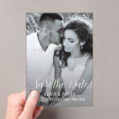 Foto Modernes, elegantes Skript Save the Date Acryleinladungen (Insitu (Handheld))