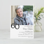 Foto Modernes Minimalistisch 60. Geburtstag Einladung (Stehend Vorderseite)