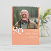 Foto Modernes Minimalistisches Peach 90. Geburtsta Einladung (Stehend Vorderseite)