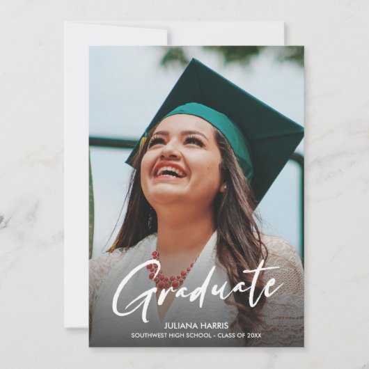 Foto Modernes Script Green Cap Party Abschluss Einladung (Vorderseite)