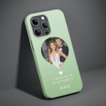Foto Monogram Romantic Heart Coodinates Modern Case-Mate iPhone 14 Hülle<br><div class="desc">Foto Monogram Romantic Heart Coodinates Modern iPhone Smart Phone Cases bietet Ihr Lieblings-Foto mit Ihren Monogramm und benutzerdefinierten Koordinaten von Längen- und Breitengrad,  die für Sie in der modernen Skripttypografie sind. Perfektes Geschenk für Geburtstag,  Weihnachten,  Hochzeit,  Braut,  zukünftige Braut,  Valentinstag und vieles mehr. Entworfen von ©Evco Studio www.zazzle.com/store/evcostudio</div>