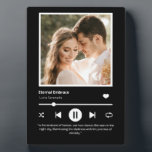 Foto Music Player Personalisiert Black Fotoplatte<br><div class="desc">Schalten Sie die Erinnerungen mit unserer Personalisierten Foto Music Player Plaque! Eine einzigartige Art,  Ihre Lieblings-Melodien und wertvolle Momente im Stil zu präsentieren.</div>