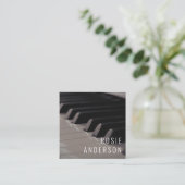 Foto Musician Piano führt QR Code Modernes Schwarz Quadratische Visitenkarte (Stehend Vorderseite)