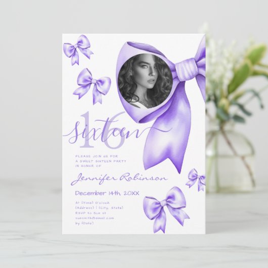 FOTO Niedlich Coquette Lila Bow Sweet 16 Einladung (Stehend Vorderseite)