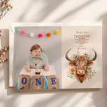 Foto Niedlich Highland Cow 1. Geburtstag Dankeskarte<br><div class="desc">Mit unserer Foto Niedlich Highland Cow 1. Geburtstag Dankeschön an Sie. Diese bezaubernde Karte verbindet die skurrile Anziehungskraft einer Highland-Kuh mit einem personalisierten Foto und macht sie zu einer unvergesslichen Möglichkeit, Ihren Gästen für die Feier Ihres kleinen Meilensteins zu danken. Mit einer bezaubernden boho-modernen Aquarellkuh, mit ihrem scheuen Fell und...</div>
