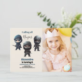 Foto Niedlich Ninja Krieger Kindergeburtstag Party Einladung (Stehend Vorderseite)