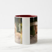 Foto of a Cute Little Orange Fox Zweifarbige Tasse (Mittel)