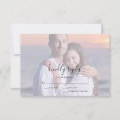 Foto Overlay Script Typografie Wedding RSVP Card (Vorderseite)