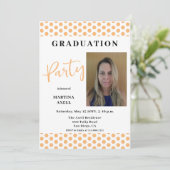 Foto Peach Polka Dots Graduation Party Einladung (Stehend Vorderseite)
